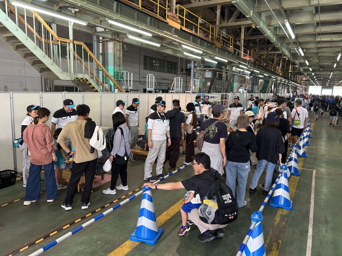 jrw_c_maintec's tweet photo. 先日、博多総合車両所公開イベント「新幹線ふれあいデー」が開催され、当社では「新幹線お掃除体験コーナー」を企画し、たくさんの方にご来場いただきました！
11/23には「山陽新幹線ふれあいデー in 岡山 2025」が開催されますので、ぜひお越しください。

#メンテック
#新幹線ふれあいデー https://t.co/tnWxaNMNQZ