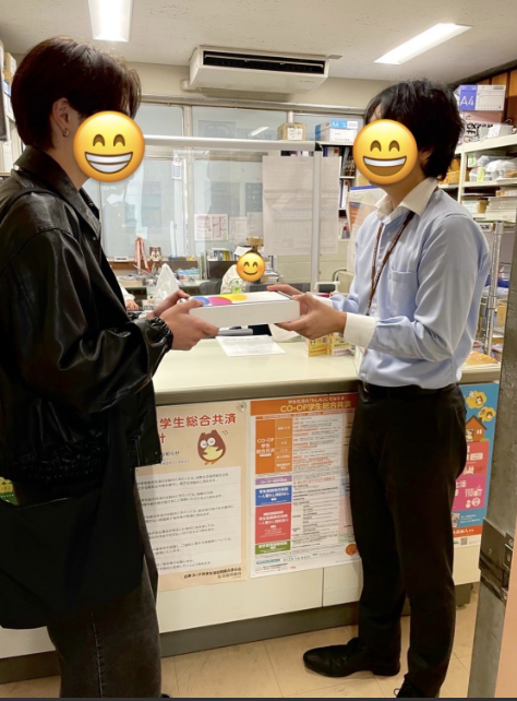 cuccoop's tweet photo. 😊学生生活まるごとアンケートへのご協力ありがとうございました！🎓　回答数は、な、なんと669件！　
本日抽選で選ばれた学生様にiPadをお渡ししました📱✨沢山のご参加ご協力に感謝です🙌　＃千葉商科大学生協　＃学生生活まるごとアンケート　＃学生生活アンケート結果発表 https://t.co/sUOuP3NuHQ