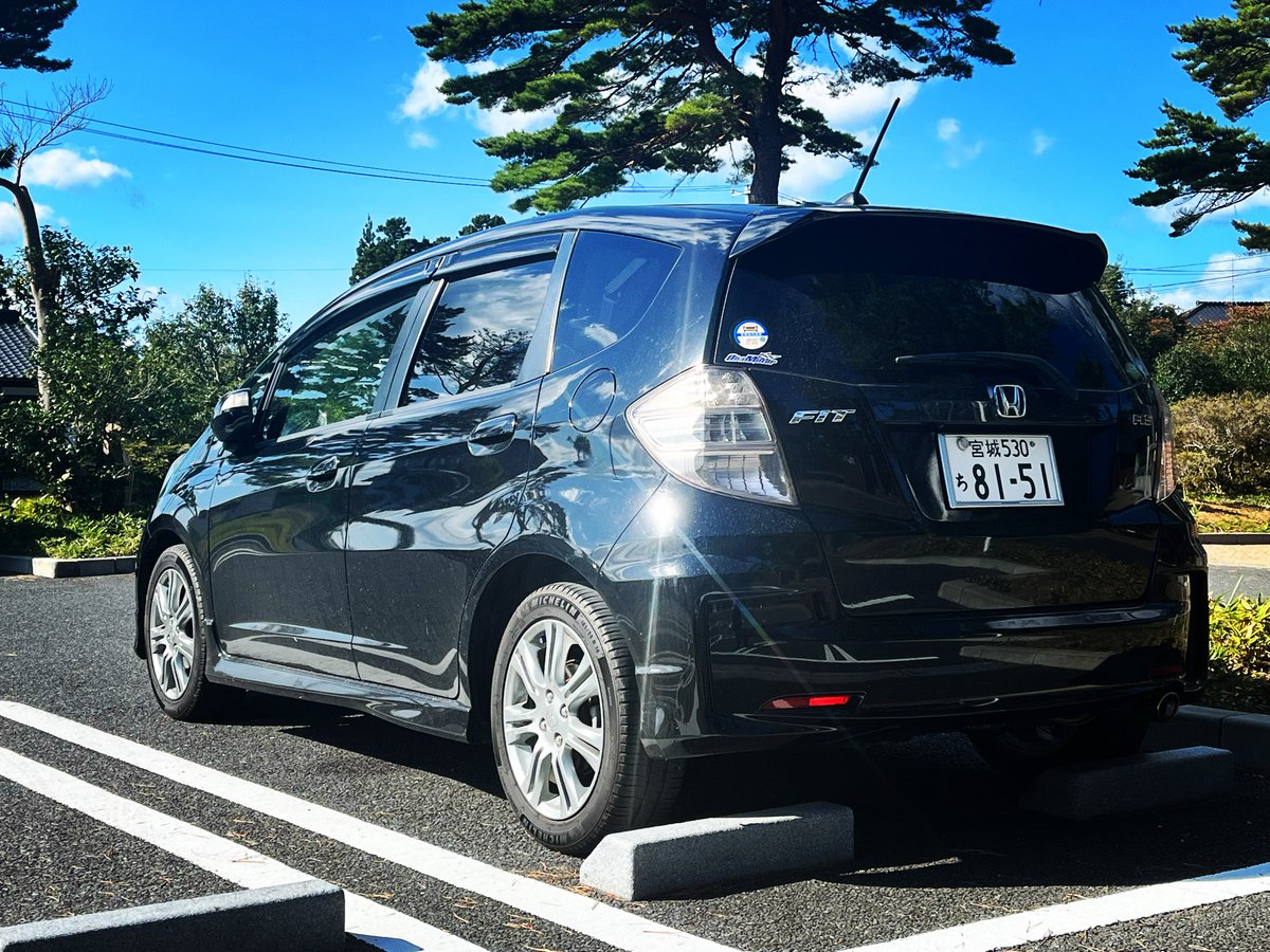 #愛車とのストーリー 

令和元年ワイ、親父のツレで行った中古車屋にあったフィットGE8が気になる。
↓
どうにもこうにもGE8に乗りたくなり別個体ではあるがH23式6MT、57,000kmの個体を購入。
北は青森のむつ、一番下は神戸。
現在21万キロオーバー