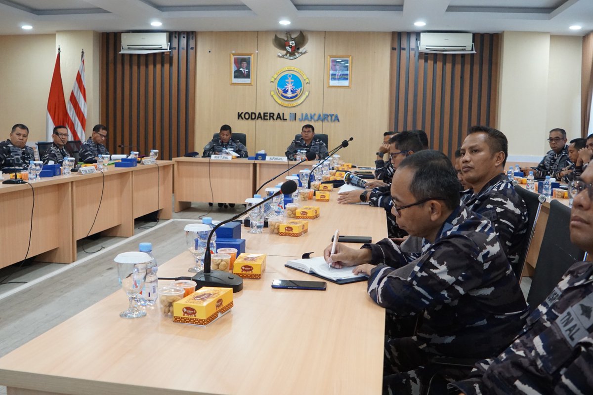 Kodaeral_III's tweet image. TAKLIMAT AWAL AUDIT ITJENAL TAHUN 2025 DI KODAERAL III RESMI DI BUKA

#tnial #tniangkatanlaut #jalesvevajayamahe #kodaeraliii #bhaktinalayudha