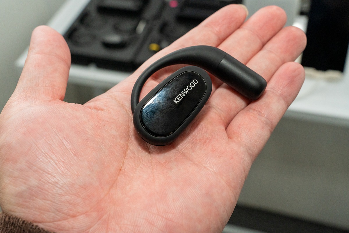 AV Watch (@avwatch) on Twitter photo JVC、思い出せない人の名前を教えてくれる「カメラ付きAIイヤフォン」。CEATEC 2025 av.watch.impress.co.jp/docs/news/2054… #CEATEC JVC、思い出せない人の名前を教えてくれる「カメラ付きAIイヤフォン」。CEATEC 2025 av.watch.impress.co.jp/docs/news/2054… #CEATEC