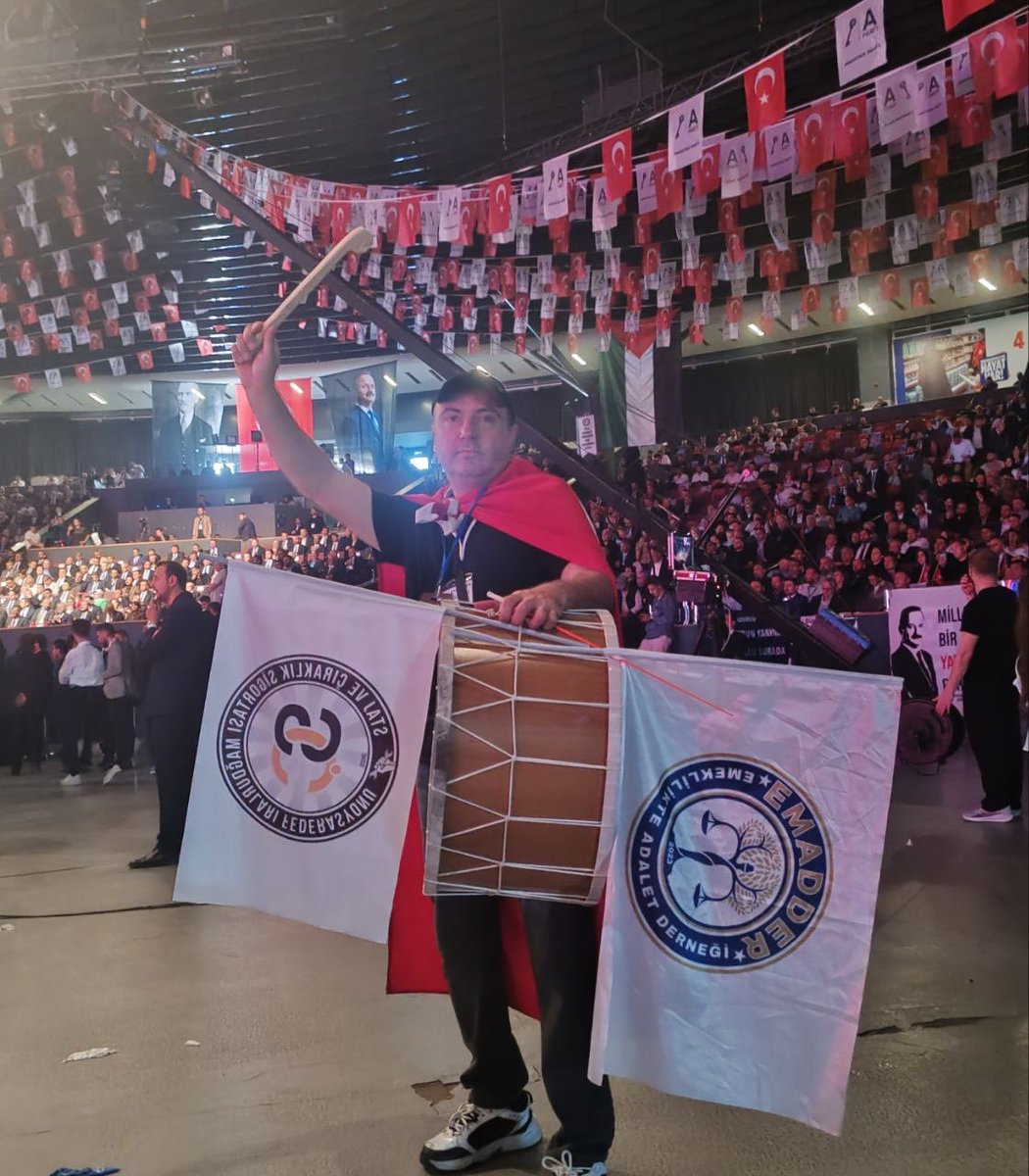 Sayın Bakan Işıkhan, siz diyorsunuz ki:

“Çalışanların sağlığı, güvenliği ve huzuru bizim kırmızı çizgimizdir.”

Biz de diyoruz ki:
Siz en kalın kırmızı çizgiyi 8–9 Eylül 1999’da akranlar arasına çizdiniz.

Bizim en kalın kırmızı çizgimiz ADALETTİR.

#KademeKırmızıÇizgimiz