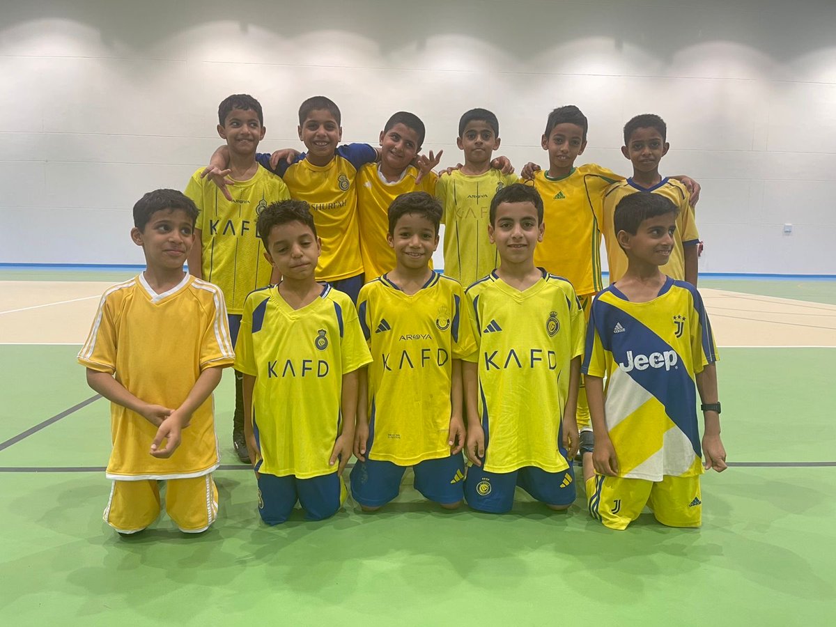OmanssaD's tweet photo. انطلاق التصفيات الأولية لمسابقة كرة القدم تحت ١٠ سنوات  لمدارس المحافظة  بمشاركة ٦٤ مدرسة بواقع ٦٤٠ طالب وتم تقسيم المدارس إلى ٨ مجموعات يتأهل من كل مجموعة مدرسة واحد إلى النهائيات https://t.co/1YfMSMK29t