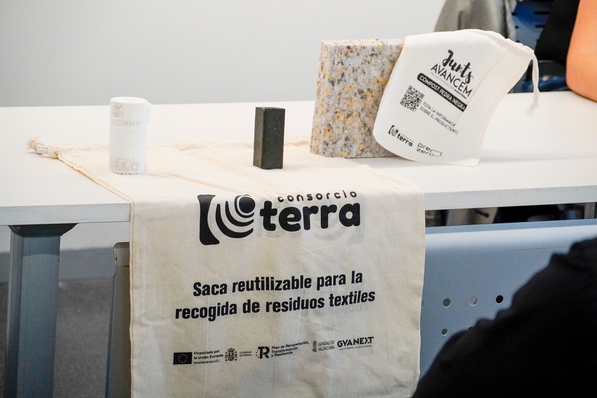 Consorcio TERRA - Área de Gestión A2 (@rsu7a2) on Twitter photo ¿Sabías que tus residuos pueden tener una segunda vida... y muy útil? 🤔🌱
En el Consorcio Terra estamos transformando la gestión de residuos para cuidar nuestro planeta. ¿Sabías que tus residuos pueden tener una segunda vida... y muy útil? 🤔🌱
En el Consorcio Terra estamos transformando la gestión de residuos para cuidar nuestro planeta.