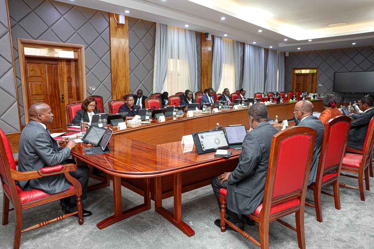 GetembeTV's tweet image. Deputy President Kithure Kindiki Chaired a meeting of the Cabinet Committee on Governance, Social Sector and Public Administration at KAREN, NAIROBI CITY COUNTY, KENYA.
#KarenCabinet #GovernanceReforms #getembedigital