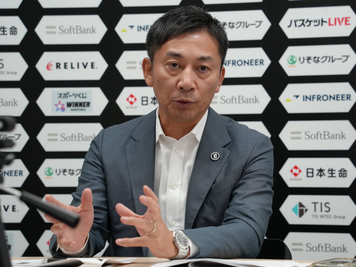 #Bリーグ の2024～25年シーズンのクラブ決算が発表され、#千葉ジェッツ の営業収入が51億7181万円と初めて50億円を突破しました。満員の新アリーナによるチケット収入は前季比2.4倍の15.6億円に急増。B1とB2の総営業収入は651億円で前季から約100億円伸びました。

1/

bleague.jp/files/user/abo…