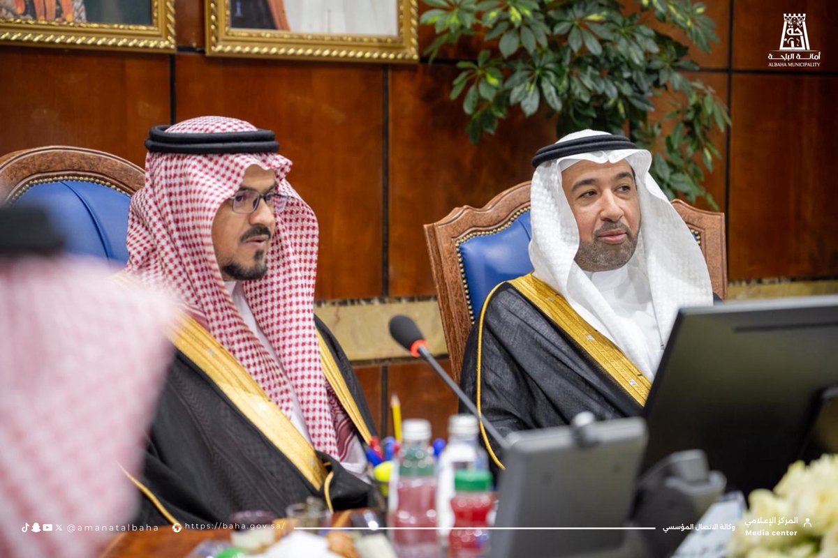 #استقبال | 🫱🏼‍🫲🏻

استقبل #أمين_منطقة_الباحة د. علي بن محمد السواط، وكيل وزارة البلديات والإسكان للمشاريع والصحة العامة م. حسان عسيري، والوفد المرافق له، حيث جرى خلال اللقاء عقد اجتماع لبحث عدد من الموضوعات المتعلقة بالمشاريع البلدية وسبل تطويرها بما يخدم تنمية المنطقة.