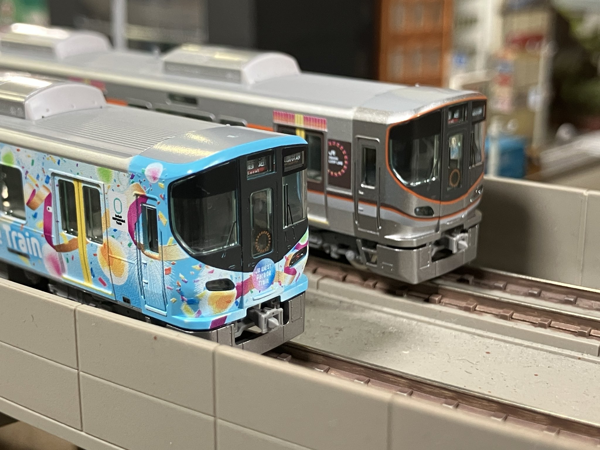 TOMIX トレインボックス 323系 JR WEST Parade Train 323系クモハ322形（JR WEST Parade Train）が入線しました