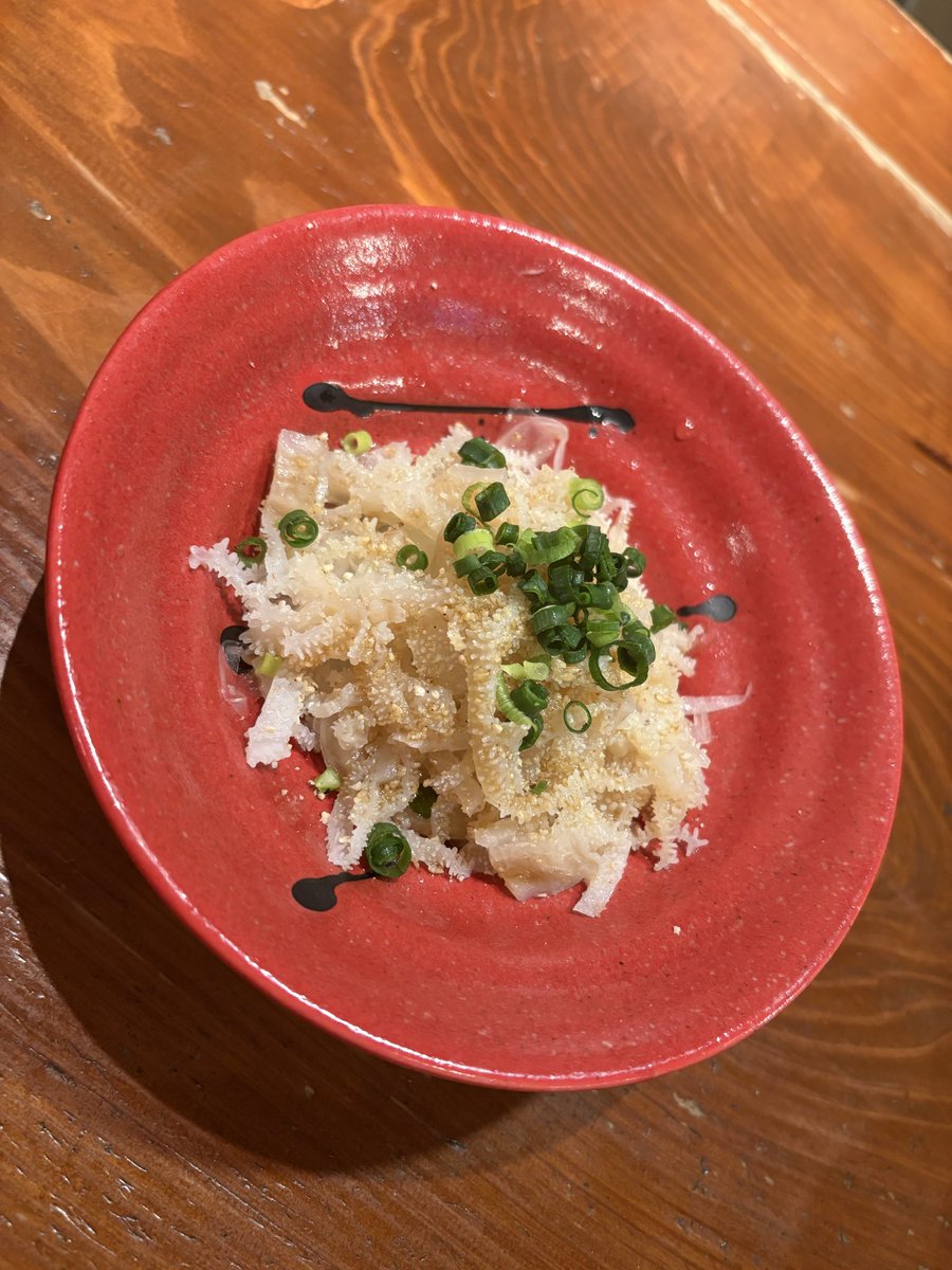 選手人気の、のどなんこつは美味しすぎておかわりした😋
白センマイ刺しも美味し！！
1人に一つ食べるらしい、わかる