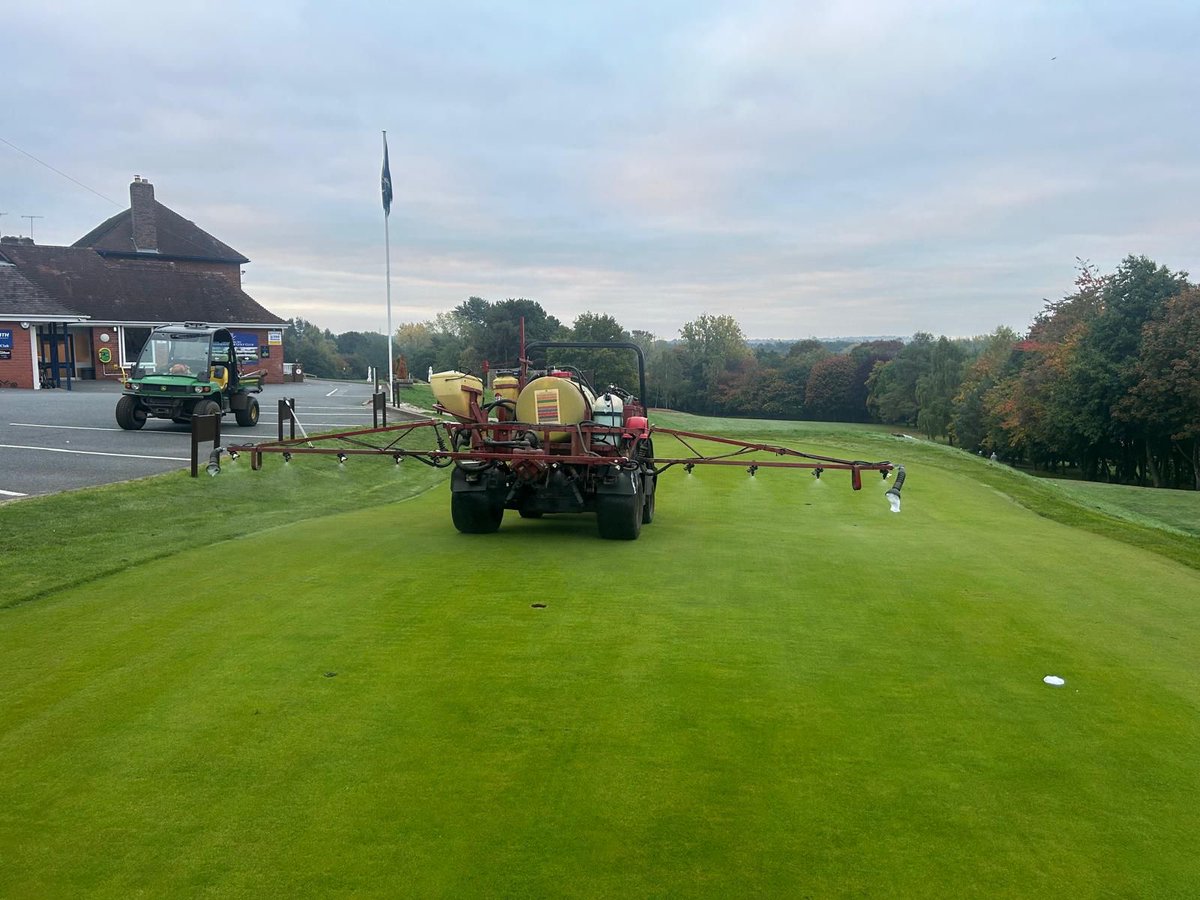 Turf Hardener Package applied <a href="/KidderminsterGC/">The Kidderminster GC</a> as part of an integrated disease management strategy. Increased protection from fungal pathogens alongside presentational benefits during Autumn. 🌱