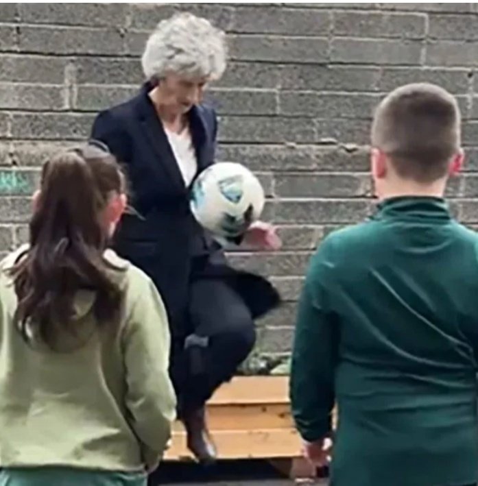 JoeSeward1's tweet image. DOUBLE MARKED 
In the remaining
debates, Catherine Connolly will experience a tactic employed in the GAA against elite scoring forwards in hurling & football. She will be double marked in the debates with little room or scope to express herself.
#Aras25 
#TheBigInterview 
#Smear