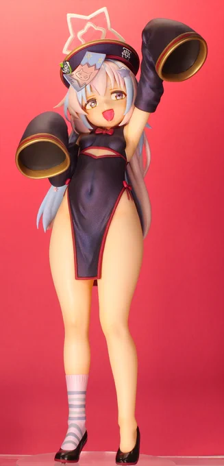 1/7宇沢レイサ(キョンシー)のガレキ完成! 服の色は元イラストがモノクロだったので自分の好きな色で…!デカールは全部失敗したので瞳手描き。 製作時間はちまちま半年…! 元イラスト:myouさん 原型:ネムハラ コウヤさん