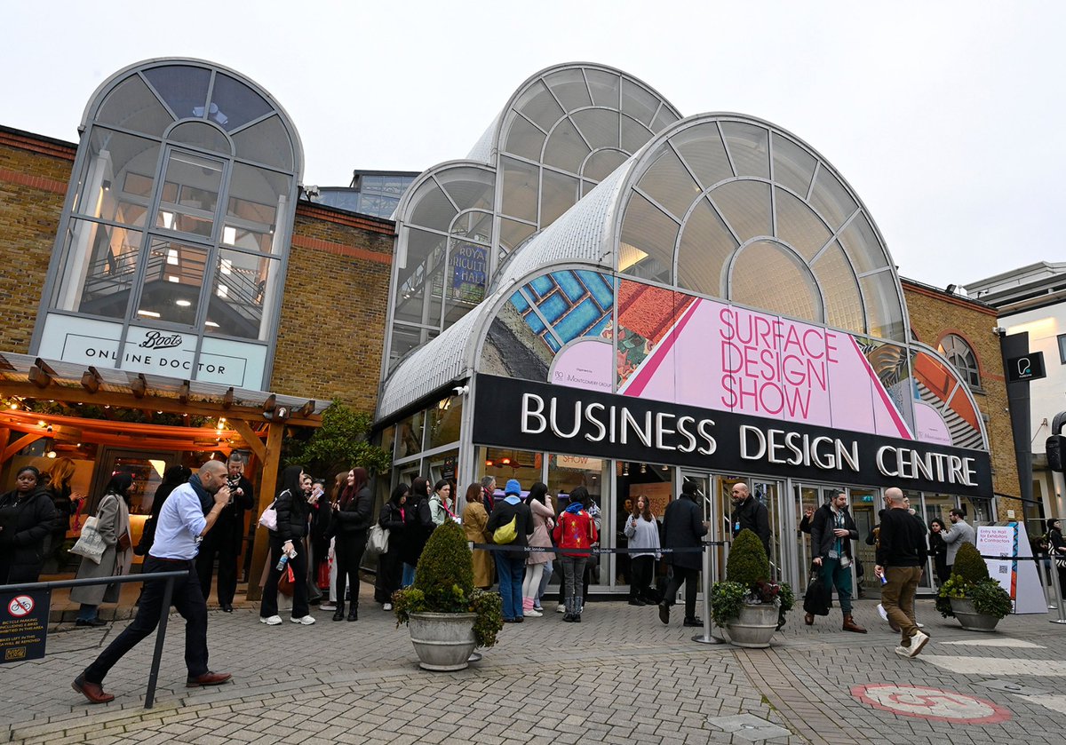 THE SURFACE DESIGN SHOW ANNOUNCES PARTNERSHIP WITH THE ROYAL INSTITUTE OF BRITISH ARCHITECTS FOR SDS26

This bold collaboration further cements SDS’s position as an unmissable event for those in the architecture and design industry.

Read More:- bit.ly/4nLSXJV