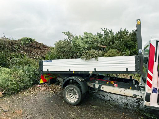 EnvarComposting's tweet image. 🌱Got green waste to dispose of? Bring it to an Envar composting site
We accept green waste, wood chip, logs & roots - all sustainably processed into PAS100 & CQP-certified soil improver for healthier soils 🌿
Find your nearest site: envar.co.uk/tip-at-our-sit…
#Envar #GreenWaste