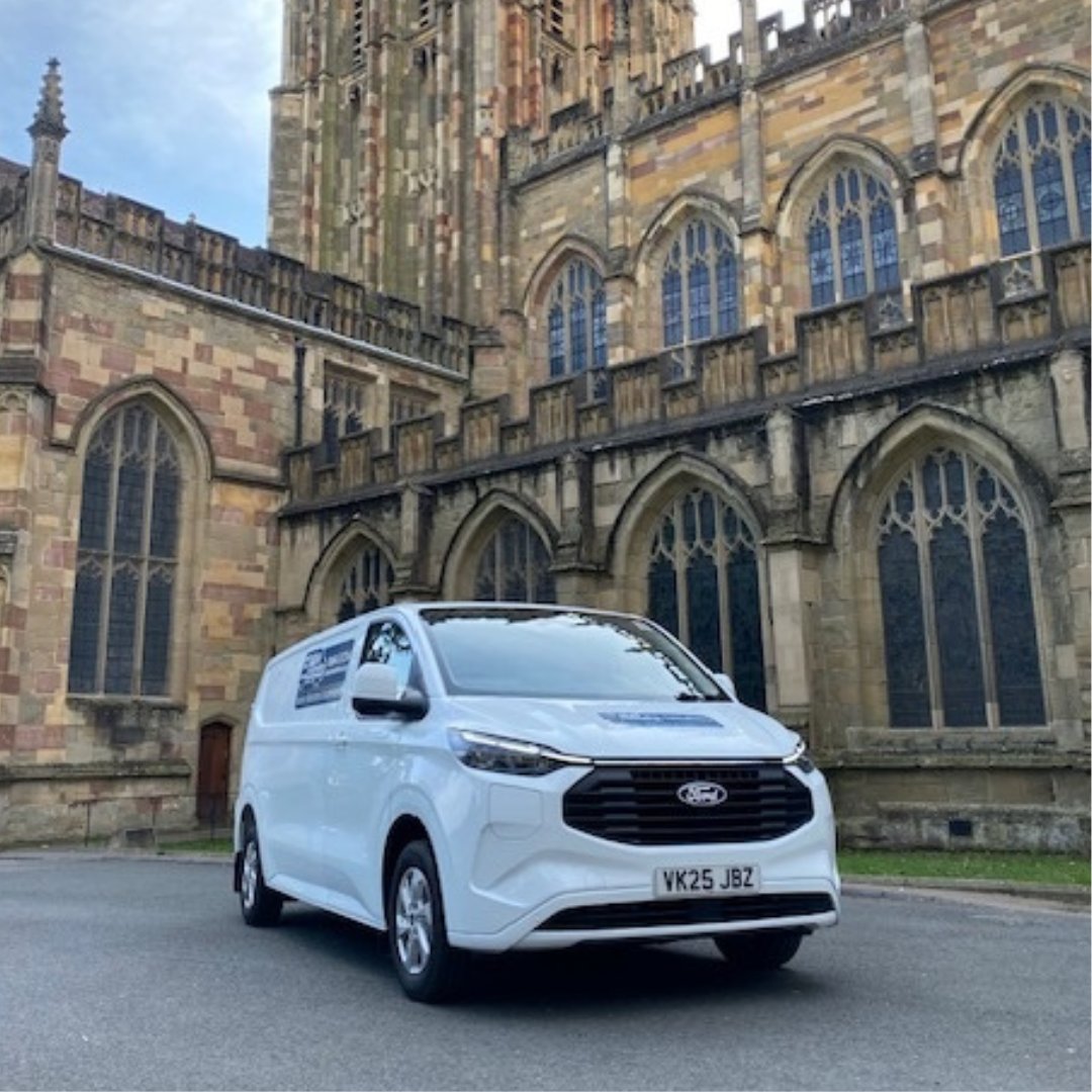 BHMotorsMalvern's tweet photo. Take a closer look at the Ford #TransitCustom Plug-in Hybrid Electric Vehicle (PHEV).💚 

Available for Short &amp; long term hire in #Malvern and #Kidderminster. Now available with 10% Off on Midweek Van Hire! Code MW10.⭐️

Our Vans! 👉 https://t.co/h7DF6vwC06

#Brookhire #VanHire https://t.co/fRGCwUpMCE
