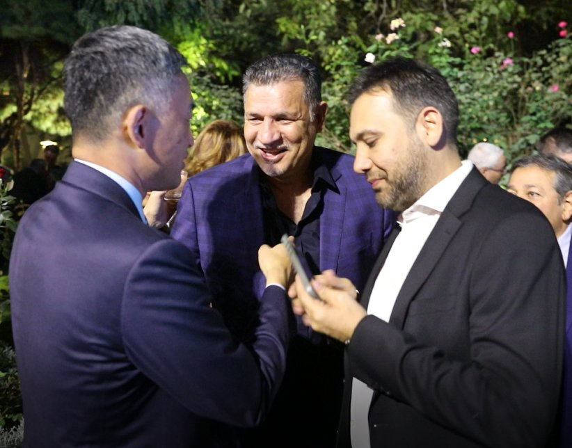 Un honor contar con la presencia de la leyenda del fútbol iraní Ali Daei en la celebración de la Fiesta Nacional de España en Teherán. 🇪🇸🤝🇮🇷

حضور اسطوره فوتبال ایران، علی دایی، در این جشن افتخار بزرگی برای ما بود. 🇪🇸🤝🇮🇷