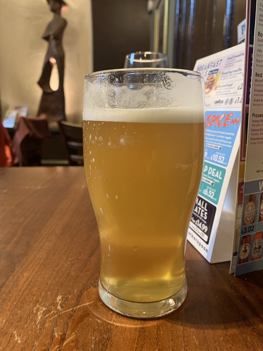 realaleupnorth's tweet image. Two very contrasting beer styles yesterday. First, the excellent single hop thirst-quencher, @WishboneBrewery Chinook. Then the legendary rich, fruity and dangerously moreish, @Theakston1827 Old Peculier . 😋🍻👍👏