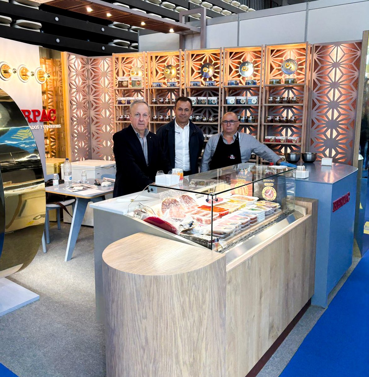 Balance muy positivo tras nuestro paso por <a href="/ConxemarOficial/">Conxemar</a> 2025

Han sido días de mucho trabajo y nuevas oportunidades para seguir impulsando el sabor del mar de Barbate más allá de nuestras fronteras. 

¡Gracias a todos los que pasaron por el stand de Herpac!❤️🐟

#Conxemar