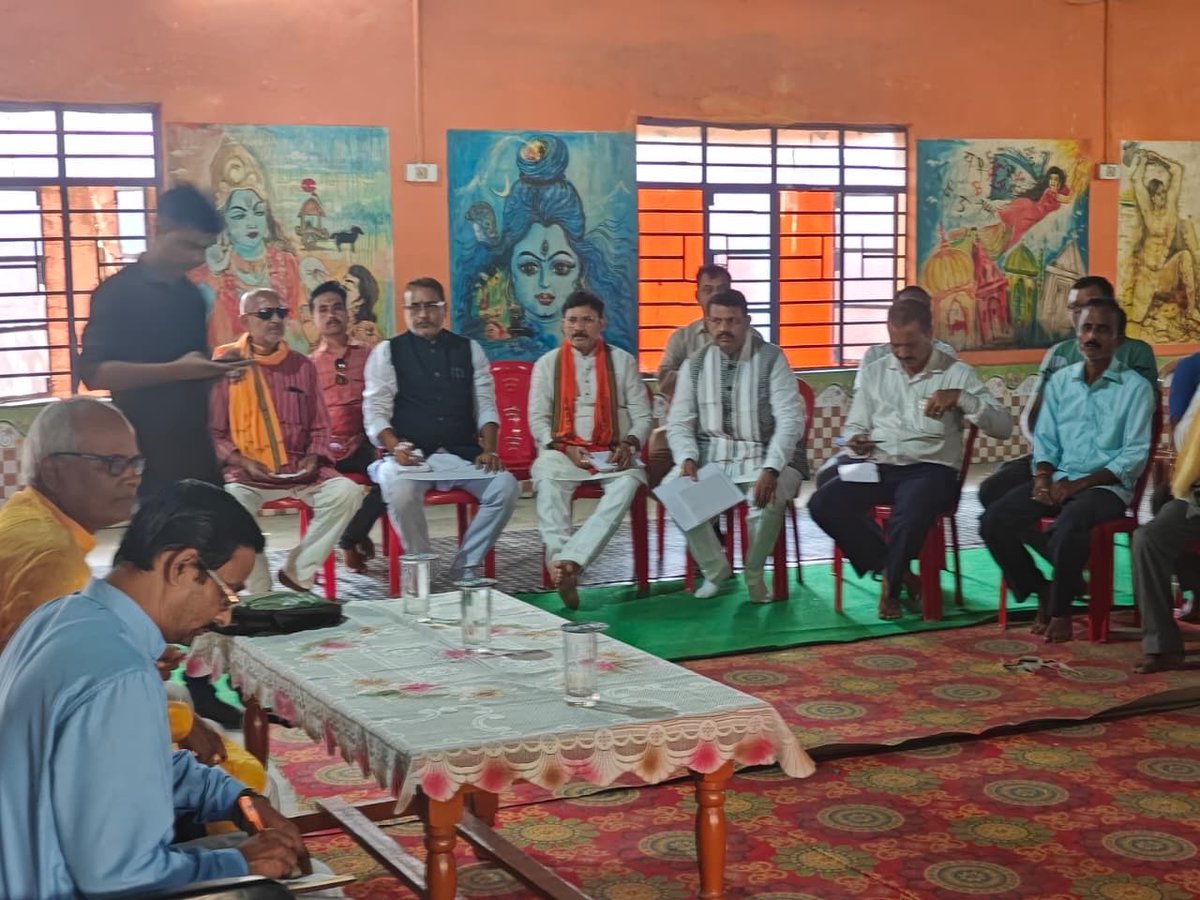 devusinh's tweet image. फारबिसगंज विधानसभा में विद्या मंदिर, फोर्ब्सगंज परिसर में श्रीमान प्रवीर जी (सह प्रांत प्रचारक, उत्तर बिहार) के सान्निध्य में संघ की समनवय बैठक आयोजित की गई।
बैठक में अररिया जिला अध्यक्ष श्री आदित्य नारायण झा जी तथा गुजरात के पूर्व मंत्री एवं विधायक श्री गणपतभाई वसावा जी की…