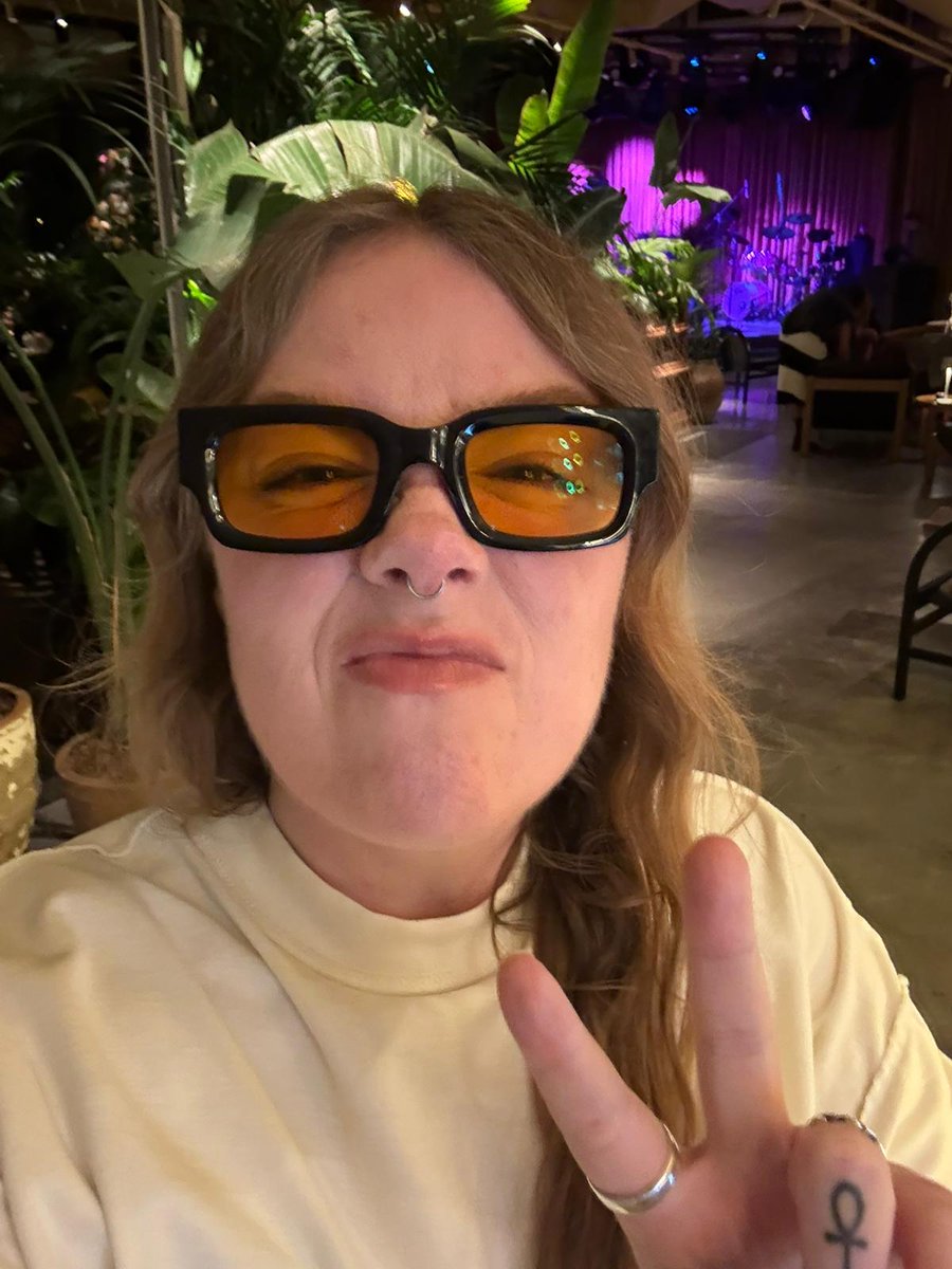 "Making that record saved my life."  

Mercury Prize-nominated jazz polymath <a href="/ejthackray/">emma-jean thackray</a>  takes on our Life &amp; Times interview. It's a free edition: thenewcue.substack.com/p/the-new-cue-…