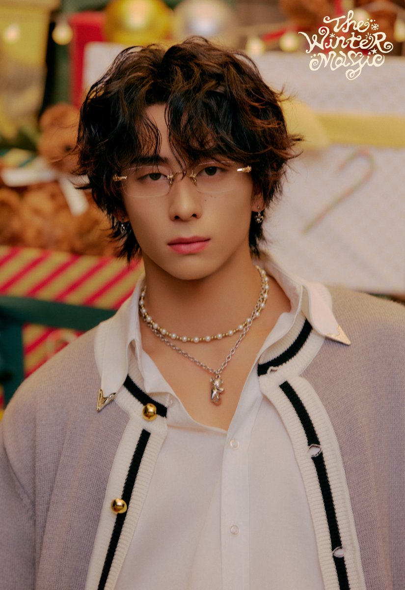 CONCEPT PHOTO ❄️:*・ﾟ : Holiday Present ver. #HIROTO INI WINTER