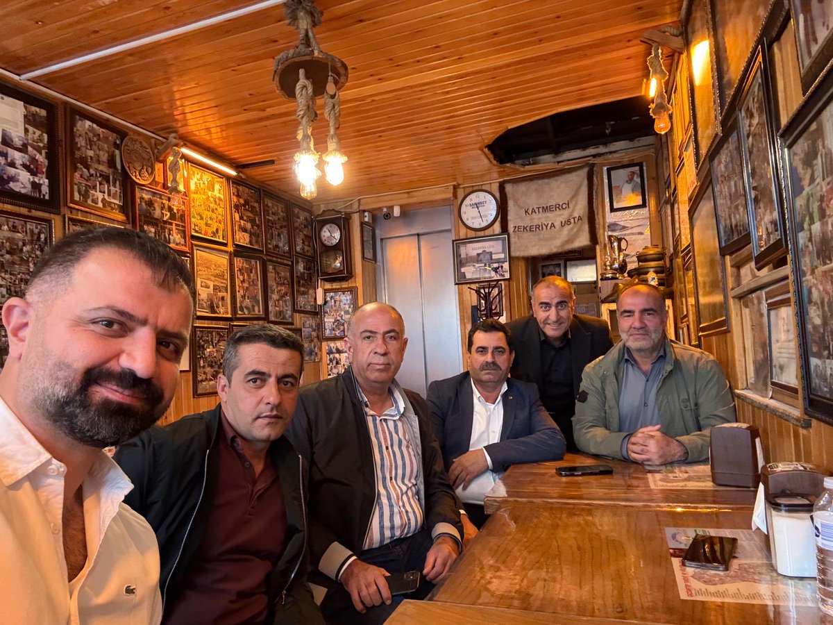 Antep katmerci zekeriya usta’da meclis üyesi arkadaşlar ile vize başvurusu sonrası Diyarbekir’e dönüş yolundayız…