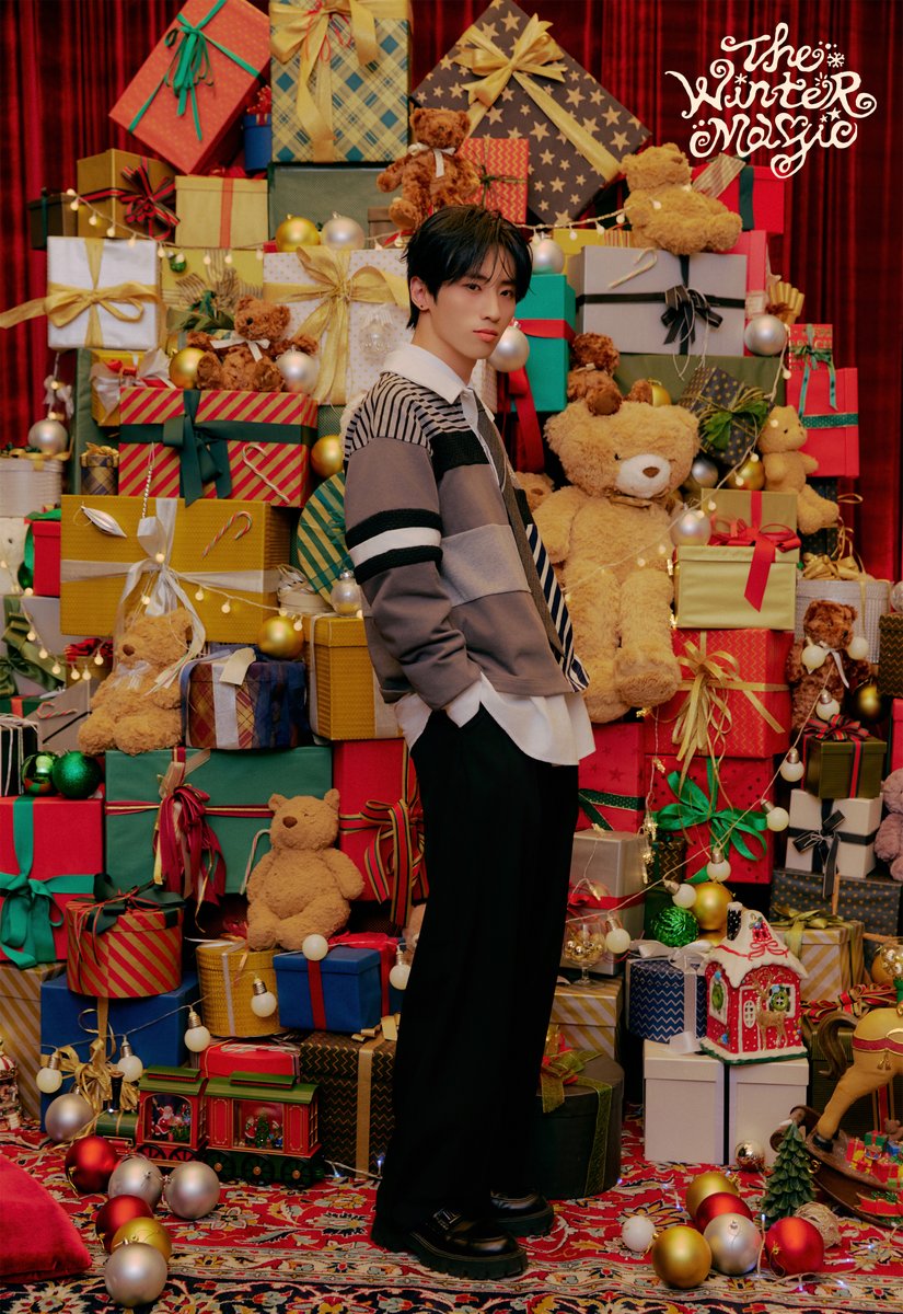 CONCEPT PHOTO ❄️:*･ﾟ
: Holiday Present ver. 
#FENGFAN

INI WINTER SINGLE
"THE WINTER MAGIC"
2025.11.19 RELEASE

#INI #INI_THE_WINTER_MAGIC 
#ウィンマジ 
#許豊凡 #XUFENGFAN