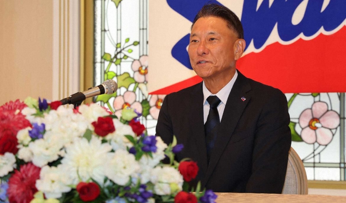 ヤクルトが来季スタッフ発表　1軍ヘッドコーチに松元氏、2軍監督に城石氏　引退・川端は2軍打撃コーチ(スポニチアネックス)

【１軍】
監督　池山隆寛
ヘッド　松元ユウイチ
投手　正田樹・山本哲哉
バッテリー　衣川篤史
打撃　吉岡雄二・坪井智哉
内野守備走塁　寺内崇幸
外野守備走塁　土橋勝征