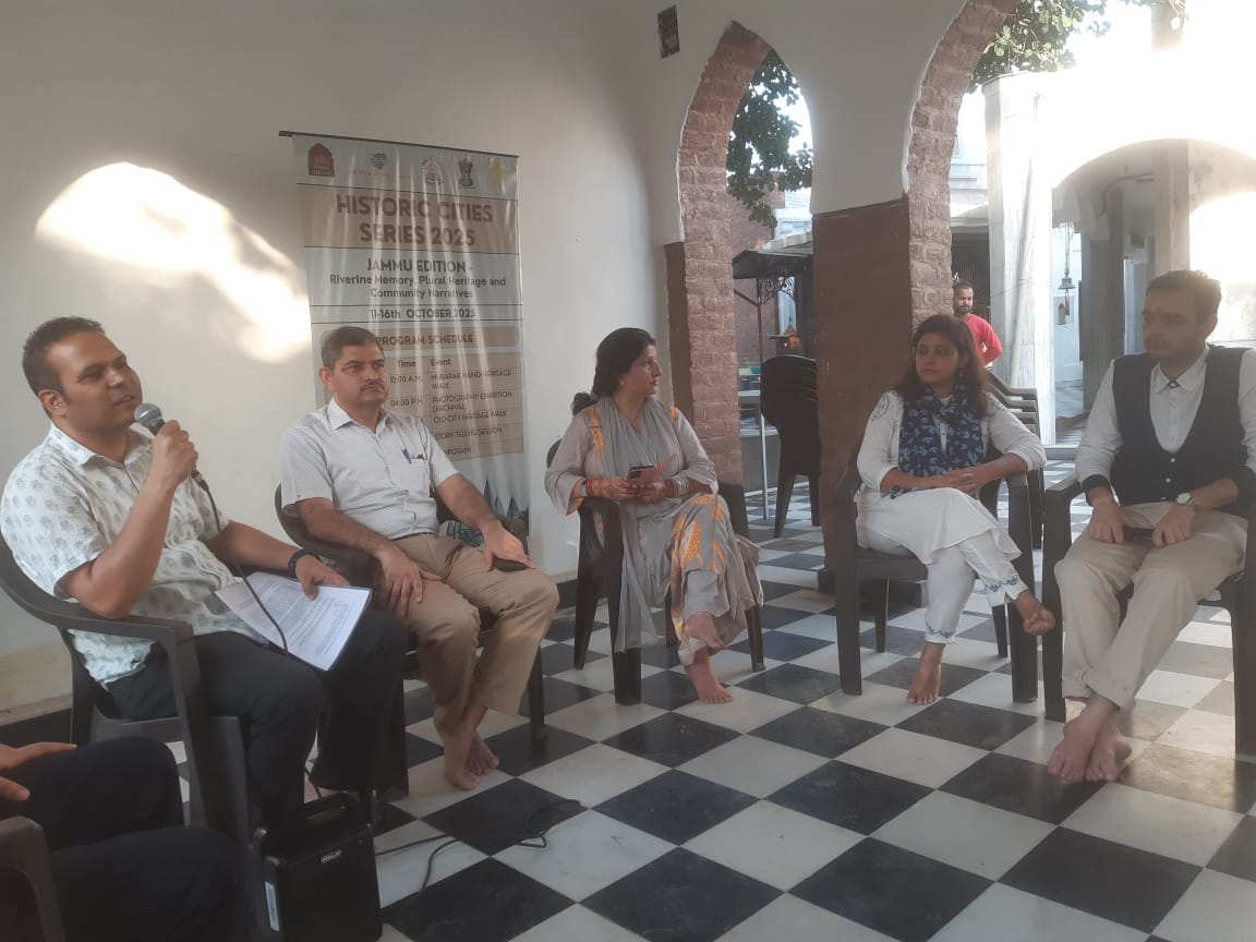 ExplorerVaibhav's tweet image. “We all are natural-born storytellers, waiting to be released.”
A storytelling session titled Echoes from the River, held at the Panchvaktra Mahadev Temple, Jammu.
#The_Historic_Cities_Series #2025_Jammu_Edition
