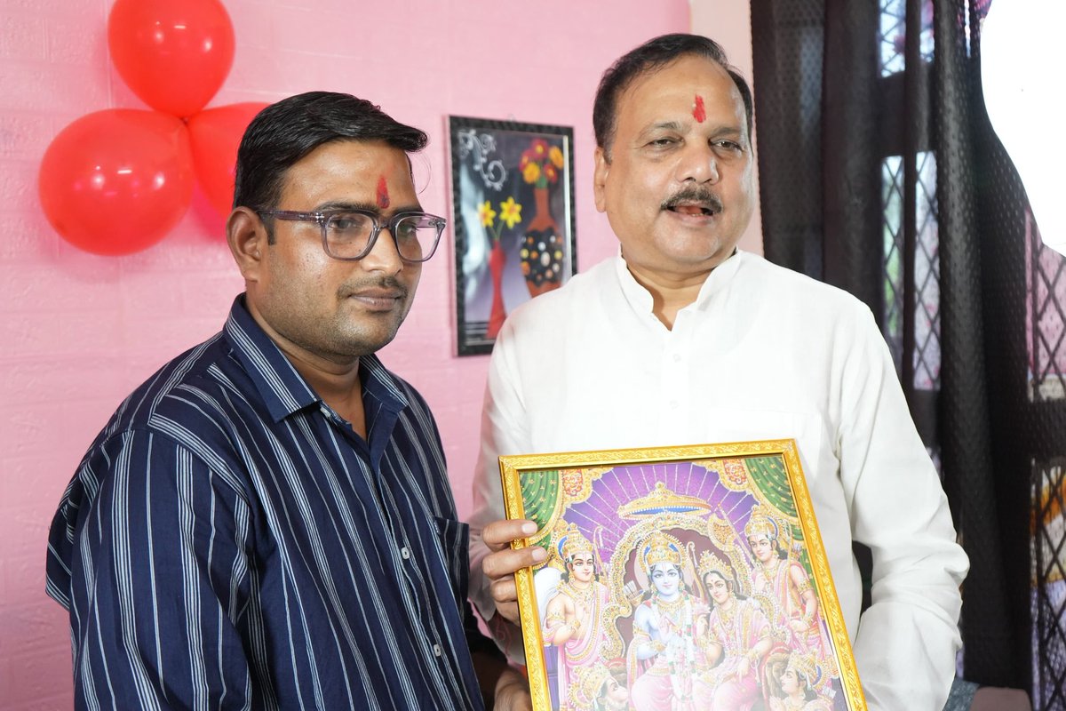 MPSinghRanu2's tweet image. पाली नगर में वेव पोर्टल R B चैनल के संचालक रामू वाजपेयी जी द्वारा चैनल को अपग्रेड करते हुए नगर का पहला पाडकास्ट चैनल लांच किया जिसका आज विधिवत शुभारम्भ कर अपनी शुभकामनाएं प्रेषित की।।
@BJP4India @BJP4UP 
@PMOIndia @UPGovt 
#mla154mpsinghranu