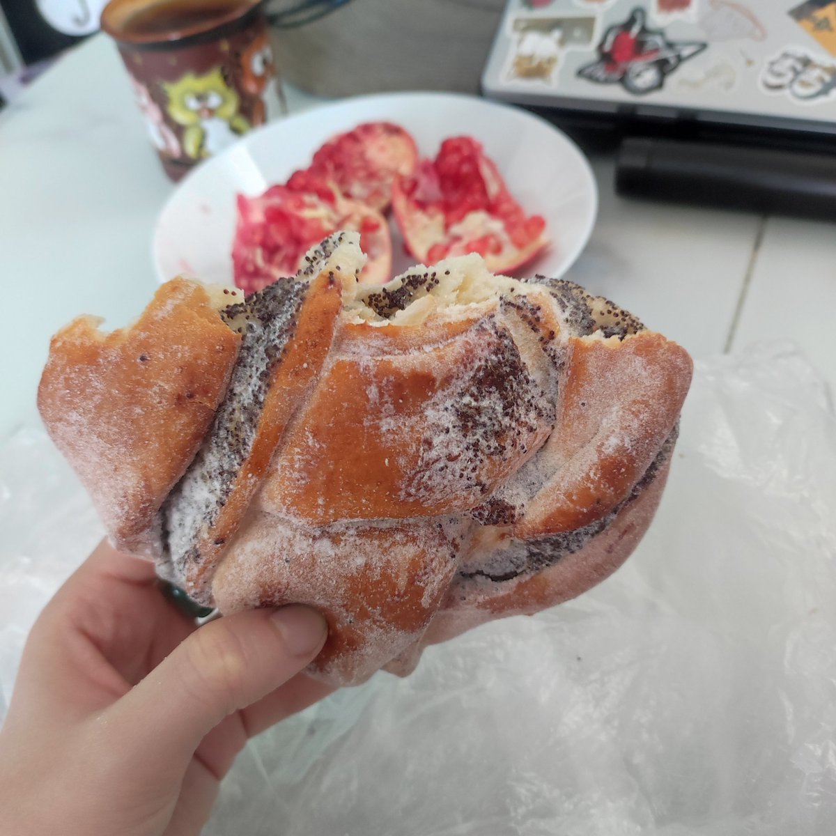 not_your_moron's tweet image. Хочу булочку с маком и мальчика раком
Как видите булочка у меня уже есть