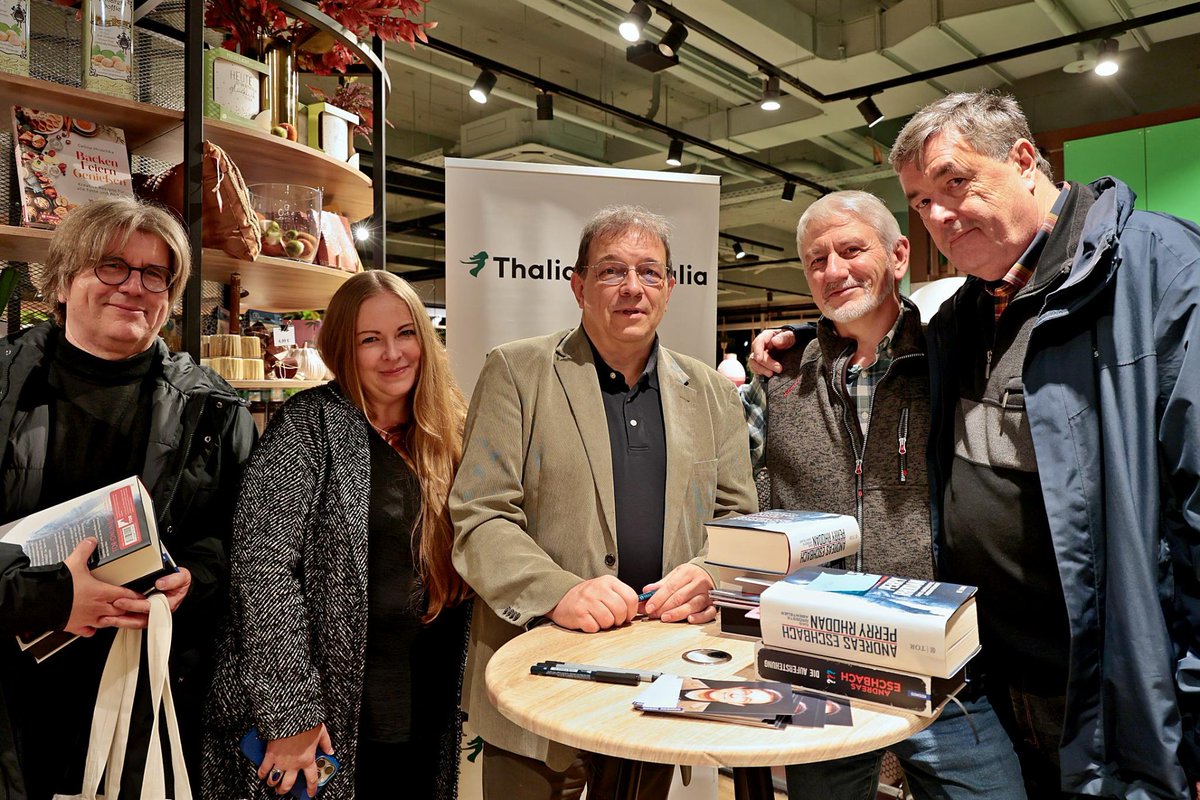 Volker Hoff 🚀 (@vhoff) on Twitter photo Gestern in #Köln: eine wunderbare #Lesung von <a href="/AndreasEschbach/">Andreas Eschbach 👨💻</a> in seinem neuen Roman "Die #Auferstehung". Gestern in #Köln: eine wunderbare #Lesung von <a href="/AndreasEschbach/">Andreas Eschbach 👨💻</a> in seinem neuen Roman "Die #Auferstehung".