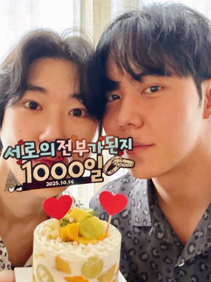 js_950516's tweet photo. ジュンソンホ1000일記念日おめでとう🎉
いつまでも幸せでいてね

#junseongho #HisMan2
#junseong #seongho https://t.co/ct2ljCb1Gg