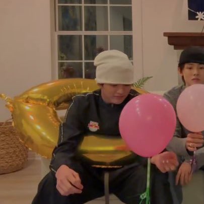 jamesnmoons's tweet image. what’s wrong with them