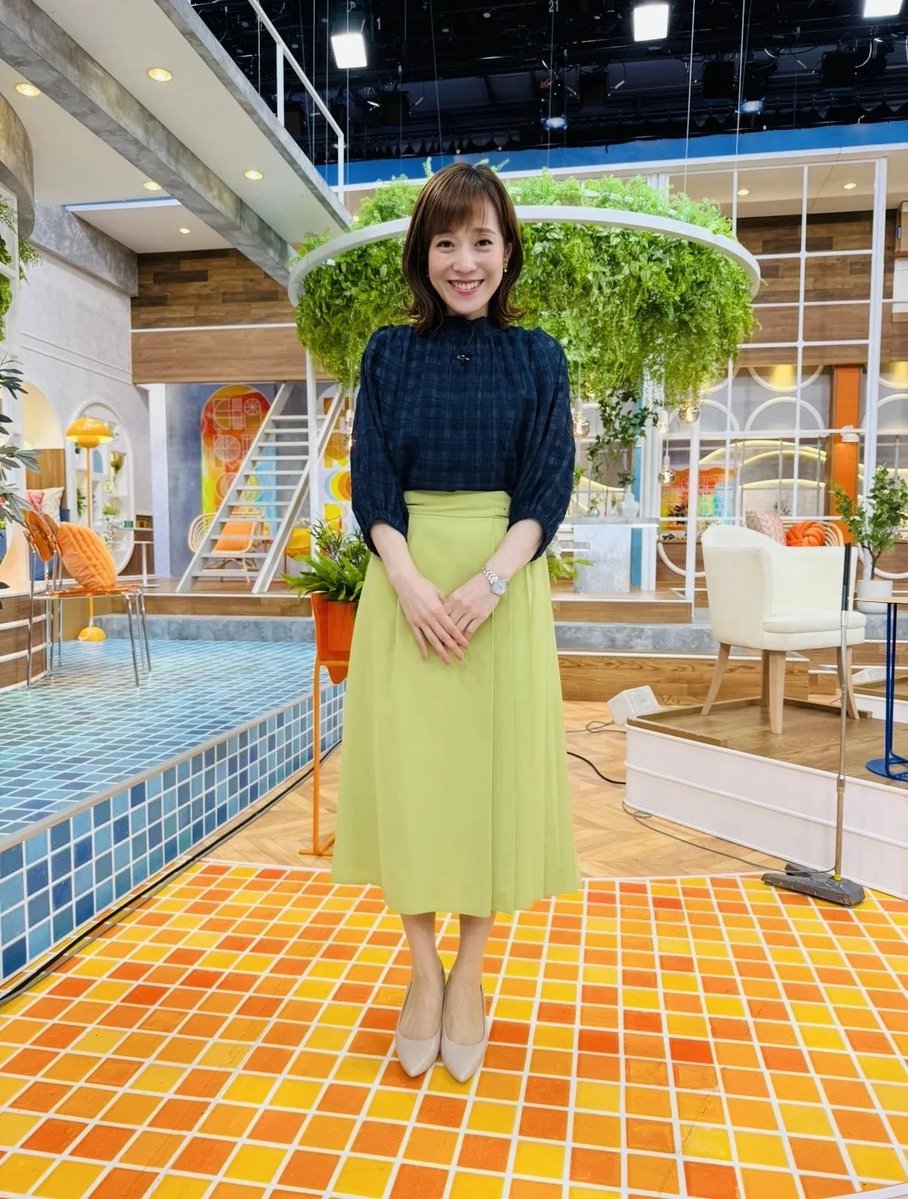 hiruobi_tbs's tweet image. \ 本日の #aicode はこちら🐬/
紺のトップスに黄緑のスカートを合わせ、落ち着きの中に爽やかさを💛
寒暖差が激しいので、体調管理に気をつけましょう💪
本日もひるおびをご覧いただき
ありがとうございました🦁
明日もぜひご覧ください🫶
#TBS #ひるおび #aicode
#江藤愛 #アナウンサーコーデ