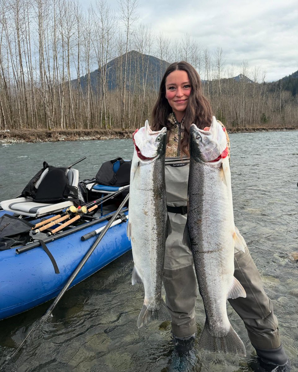 🎣🦾 Two silver gentlemen and one unbeatable lady!
While some choose boutiques, this thrill seeker chooses mountain rivers and battles with real giants.
#fishing #FishingGirl #FishingGirls #fishinglife #fishingtrip