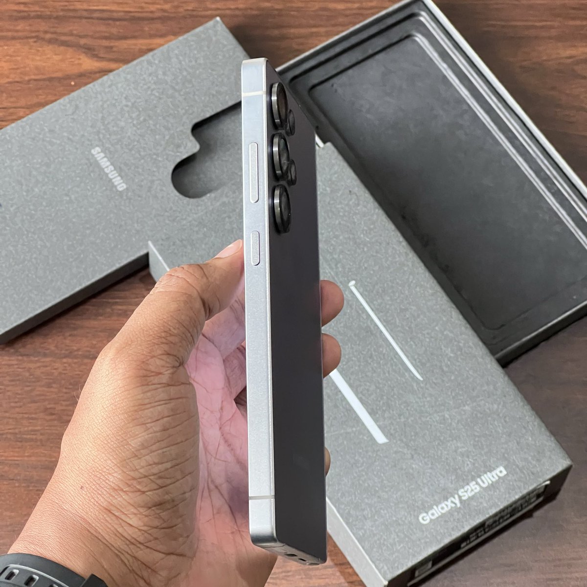 jodhafes's tweet image. Samsung S25 Ultra
Resmi SEIN garansi aktif sampai 15/01/2026
Ram 12gb, 512gb Memory
Mulus 99% like new
Fullset original

Harga 16.300.000
Lok Jogja / COD menyesuaikan 

WA 0812-3331-2818
Atau inbox
#samsungsecond #jualiphone #jualhpsecond #hpsecondjogja #iphonesecond