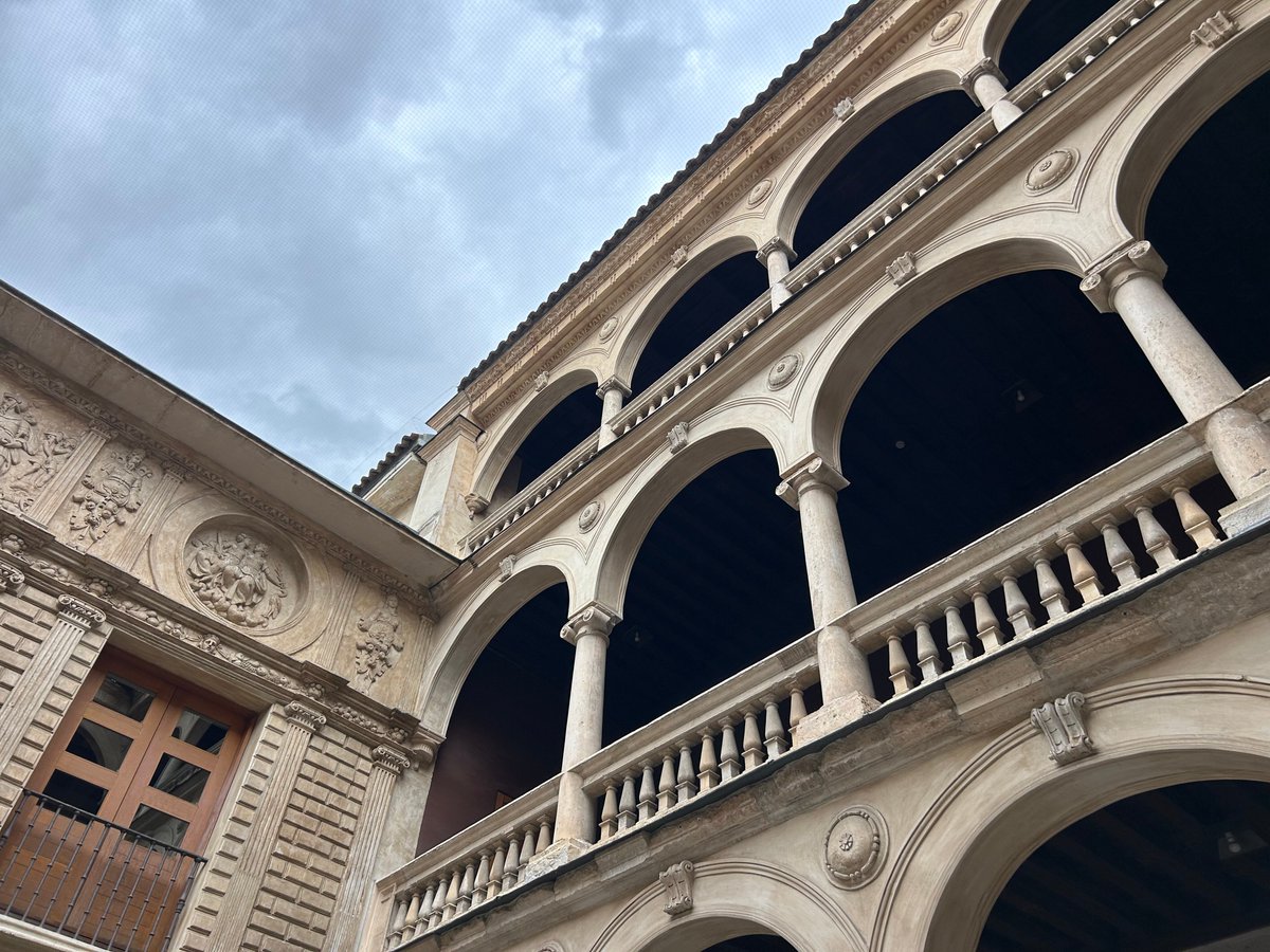 Este 17 de octubre, coincidiendo con el 105 aniversario del nacimiento del escritor, abre sus puertas el Museo Casa Delibes en Valladolid.

Un nuevo espacio cultural en el Palacio del Licenciado Butrón, palacio renacentista del año 1572.

📍 Palacio Licenciado Butrón, Valladolid.