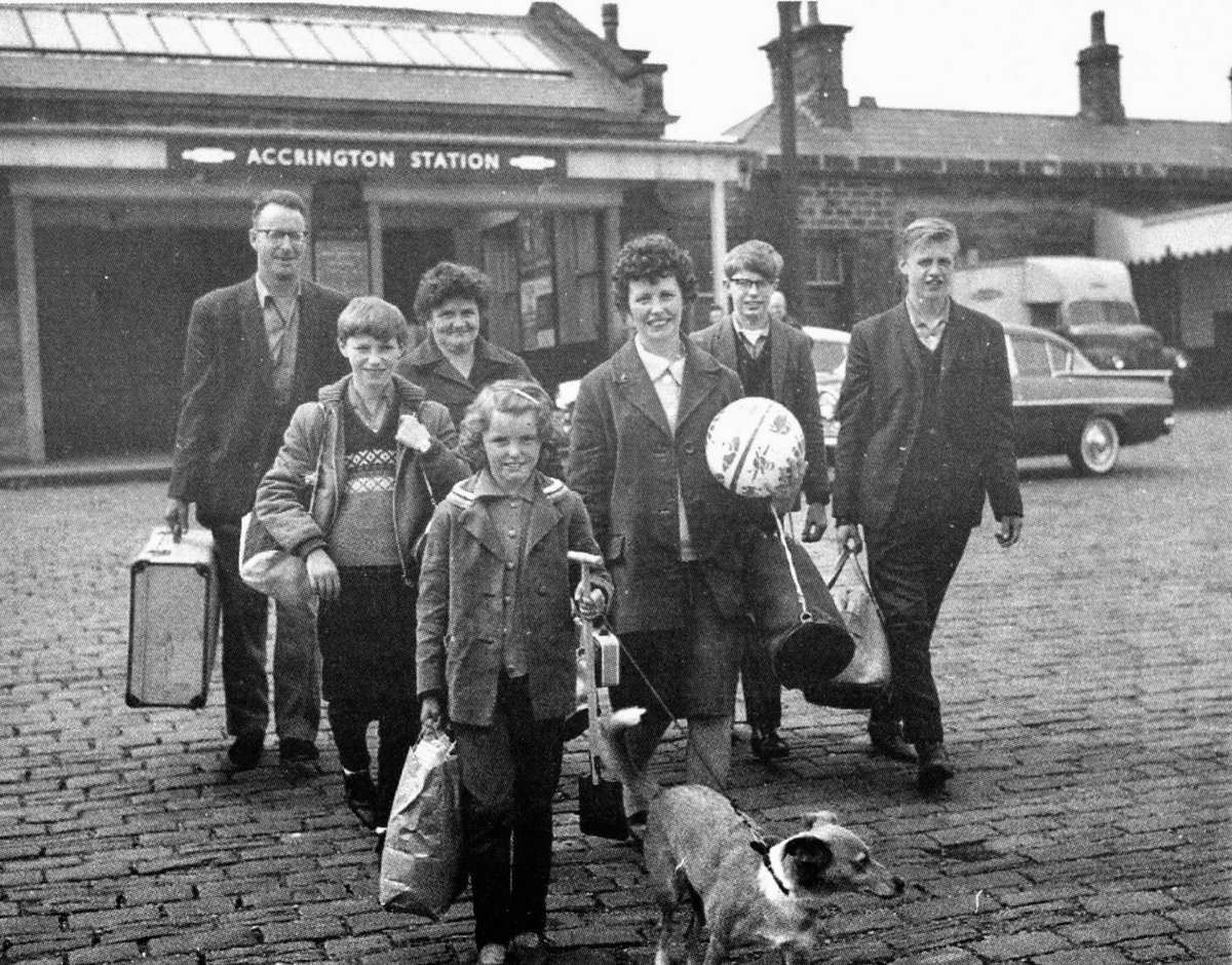 Nowt but a Lad (@nowtbutalad) on Twitter photo A family at #Accrington railway station, probably returning from their âWakes Weekâ holiday to Blackpool in the early 1960s. <a href="/AmazingAccy/">Amazing Accrington</a> #Lancashire A family at #Accrington railway station, probably returning from their âWakes Weekâ holiday to Blackpool in the early 1960s. <a href="/AmazingAccy/">Amazing Accrington</a> #Lancashire