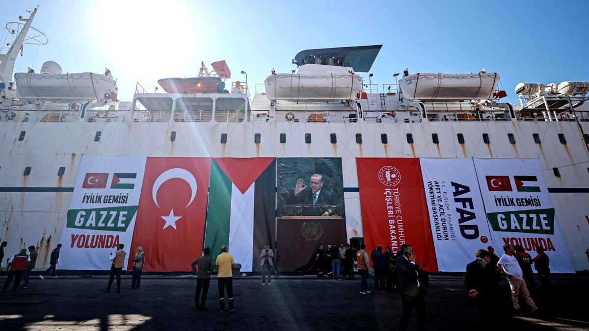 gztcom's tweet photo. 🇹🇷🇵🇸Gazze'ye ulaştırılacak insani yardım malzemeleri "İyilik Gemisi"ne yüklendi

📌AFAD koordinasyonunda 17 STK'nin destekleriyle hazırlanan ve Mersin Uluslararası Limanı’nda konuşlu yardım gemisi,​​​​​ Gazze için yola çıkmak üzere hazırlandı https://t.co/av8Ogjb1gU
