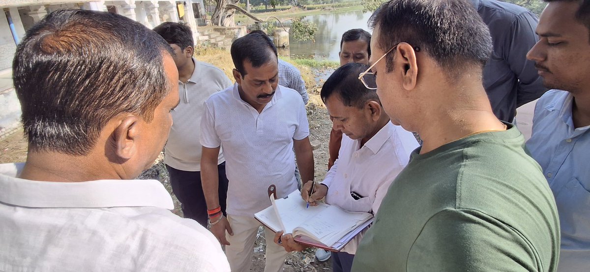 हमारा लखीमपुर हमारा परिवार
हमारा लखीमपुर हमारी जिम्मेदारी

छठ पूजा की तैयारियों के क्रम में आज लखीमपुर जनपद स्थित सेठ घाट पर स्वच्छ्ता अभियान चला कर पूरे घाट को छठ पूजा हेतु तैयार करने का शुभकार्य प्रारम्भ किया गया। जिसमें युवा साथियों के साथ साथ शहर के गणमान्य लोग उपस्थित रहे।