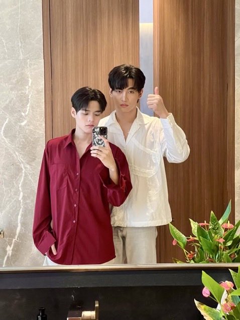 The second pic looks like they’re on their honeymoon after the wedding

#MyRomanceScammerQ2
#OhmPoon #โอห์มปูน