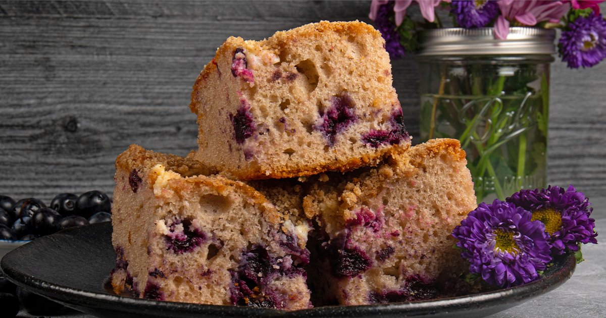 Zippys's tweet image. This and a freshly brewed cup of coffee ☕️ Try out our Blueberry Cream Cheese Coffee Cake Square! 🫐

Available until 10/26 at all Zippy's locations, while supplies last.
