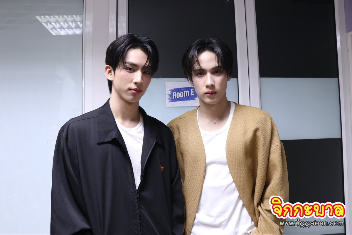 jiggaban_news's tweet image. “เซิร์ฟ พชร - จาว่า พบธรรม”
การทำงานคู่กันแบบลงล๊อค เข้ากันสุดๆ
สนิทถึงขั้นพาไปแนะนำกับเพื่อน!!!
&gt;&gt;&gt; youtu.be/a_1rUhxVWdw &lt;&lt;&lt;
HEAD 2 HEAD PRESS TOUR
#H2Hseries
#swensurf #javabh #surfjava