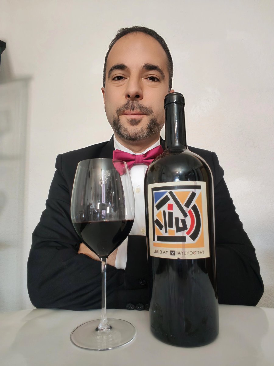 Yacochuya Tacuil 2021 Argentine wine, Malbec from two different regions in the Salta area.
A wine with character that already demonstrates its potential,which will improve over the years. 
Mineral,spicy and smoky notes,with a bitter finish and a long aftertaste.
#sommelier #salta