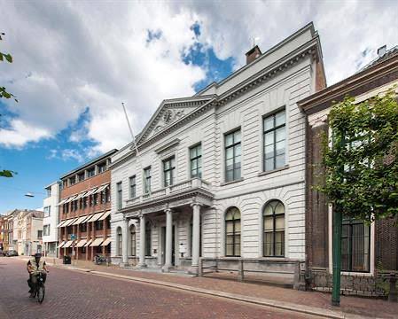 OM eist 3 jaar cel voor bezit en vervaardigen kinderpornografisch materiaal 

om.nl/actueel/nieuws…