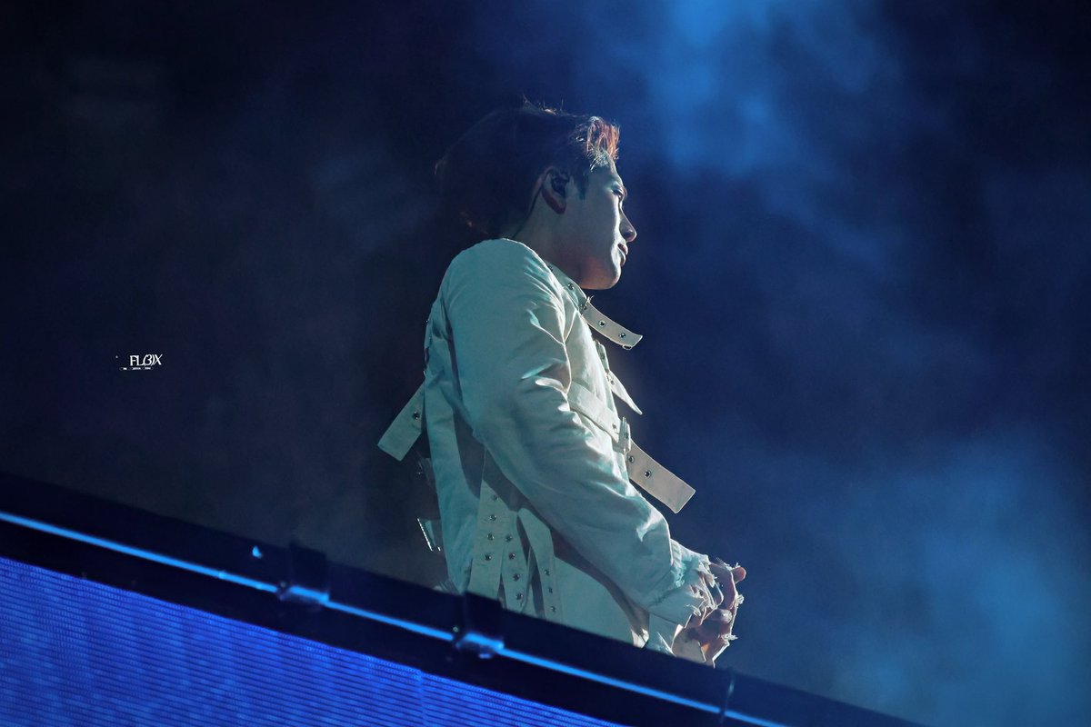 FL3X852- tweet media