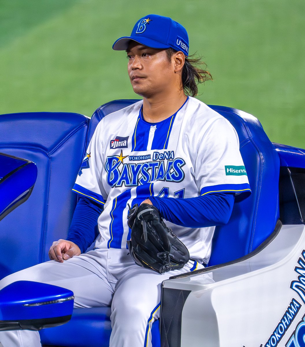 髪をなびかせマウンドへ #佐々木千隼 #baystars 2025/10/12 横浜スタジアム
