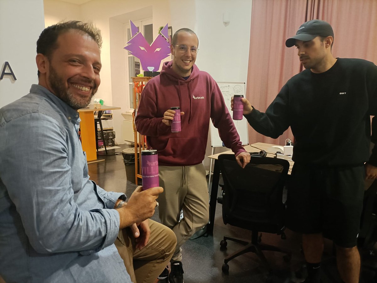 hoperaxyz's tweet photo. Wonderful evening with @crypto_donato's presentation on @zircuit, opening the second week of the @urbeEth Village.  🐺🐱

A special toast to @crypto_lippo_49 and @Kemperino_ for the enjoyable interview! 🍻 https://t.co/dpKff9OaXf