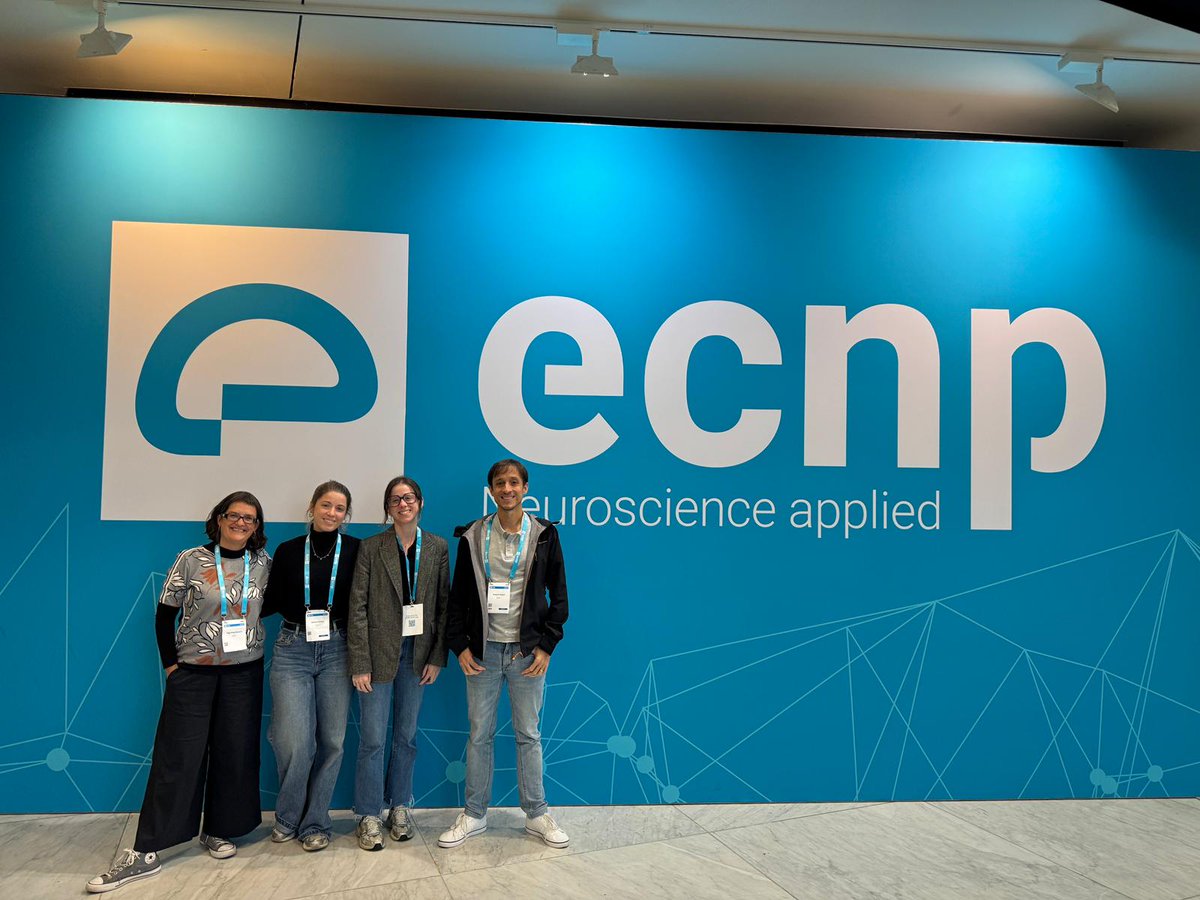 hospitalclinic's tweet photo. 🧠 Un estudi del #CLÍNIC-@idibaps revela alteracions en la comunicació cerebral en dones que pateixen #TEPT després d’una agressió sexual.

📍 Presentat al #ECNP2025, mostra que la connexió entre l’amígdala i el còrtex prefrontal —dues regions clau del cervell per regular la por i les emocions— pot arribar a desaparèixer.

🔬 Aquest descobriment pot ajudar a identificar precoçment pacients amb més risc i adaptar el tractament.

👉 https://t.co/ss1iLbvLDO